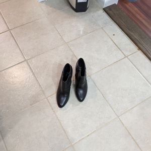 Ladies Fioni  heeled booties